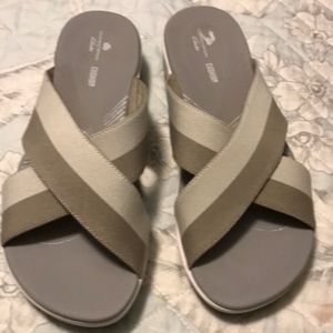 Clarks Cloud-steppers sandals . New. Size 9